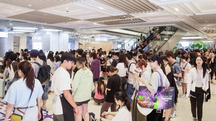 猎人×猎人REUNION主题快闪登陆静安大悦城，人气爆棚销售破纪录