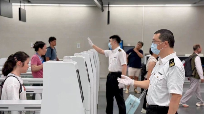 牛奶包装脏了叫停，洋桔梗、珊瑚、象牙接连被截，暑运邮轮高峰海关“温柔杀”