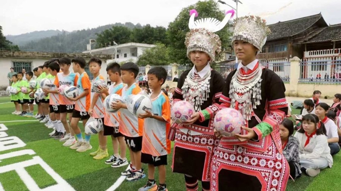 小球场里的大世界——一片山村公益球场的诞生记
