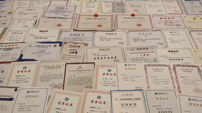优秀证书摆不满——华理两队学子携手共进的故事