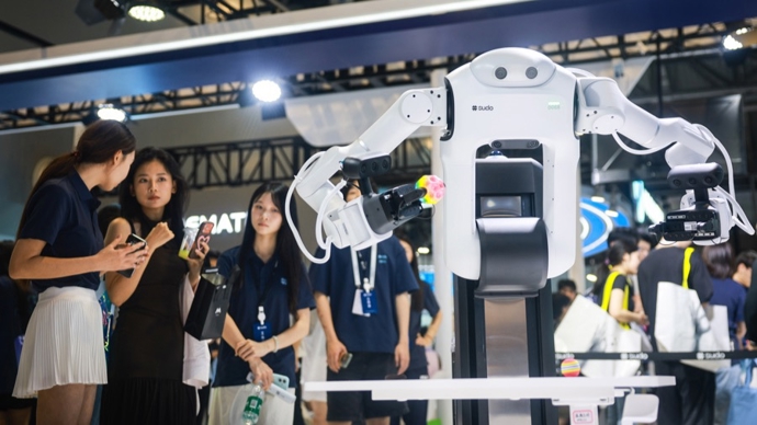【会展区】AI从炫技到实干，2026世界人工智能大会向下扎根向上生长