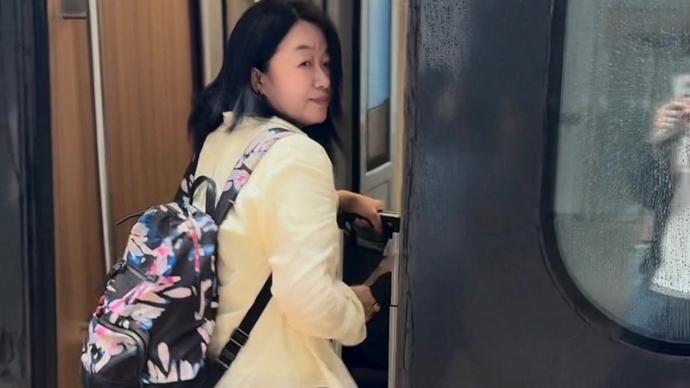 中老铁路零距离：对话苏发努冯大学的00后