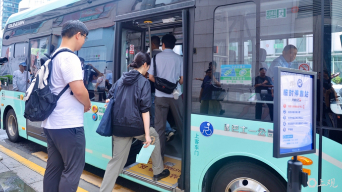 【城事】“外滩小巴”开启运营：凭证搭乘，全程免费