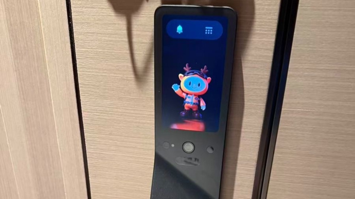 新购智能锁高温天突发故障 业主乔迁日被锁门外两小时