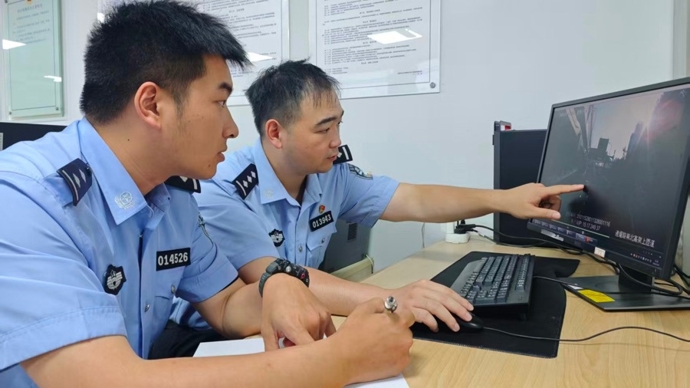 引诱未成年人无证驾驶，出事后再“私了”？上海警方捣毁一碰瓷团伙