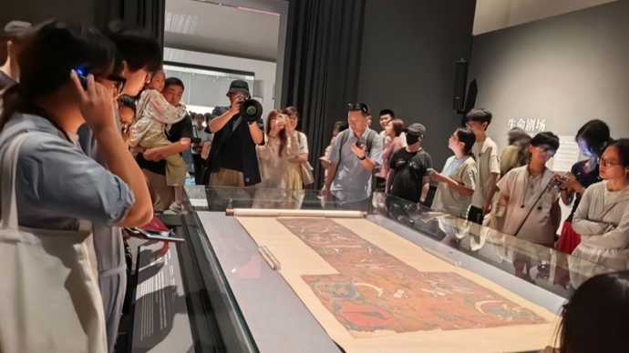 视频|马王堆大展迎来暑期客流高峰，海外游客也爱看！