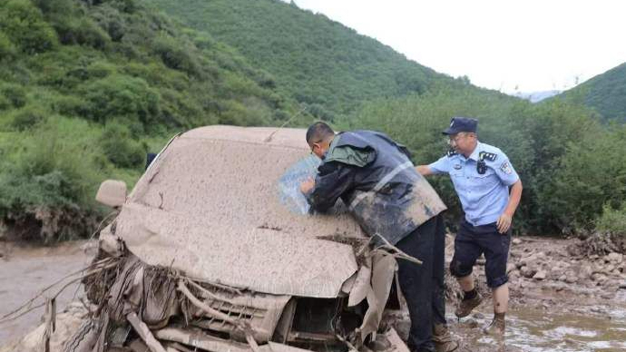 已有10人遇难！甘肃山洪救援现场：发生地在两山之间，有游客在此露营