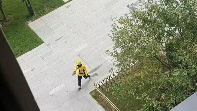 微言 | 50元打赏外卖小哥反遭网暴：别用金钱丈量善意