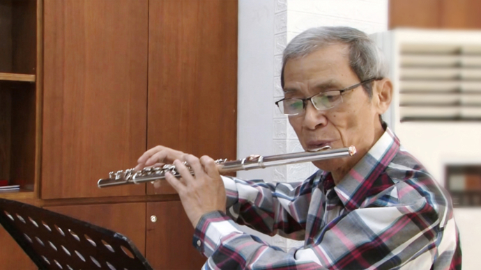 这位78岁的音乐达人，与两种癌症抗争了十余年丨平凡人的抗癌故事①