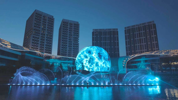 长滩海港城球体地标点亮，上海又一奥特莱斯年底将开业