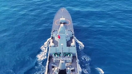 054B首次亮相黄岩岛，无人机锁定菲飞机画面公布
