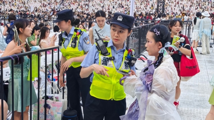 时代少年团“加冠礼”演唱会：上海十二时辰