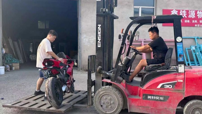 停在自家车库也不安全？二手平台一句话，竟让价值20万摩托瞬移2000公里