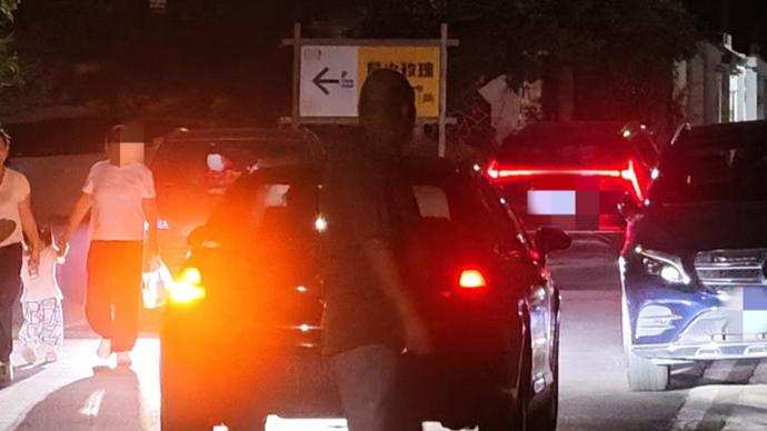 夏令行动·浦东这处露营基地火了，周末数百人涌入，村道却成了“堵心路”？