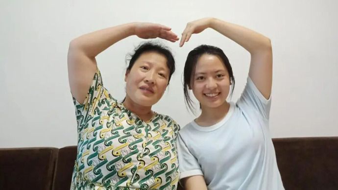 那个在床头放菜刀的女孩，因老师一句“跟我回家”改写了人生