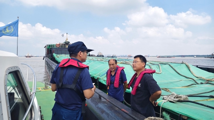 台风“白海豚”向华东沿海逼近，海事部门多措并举全方位筑牢海上安全防线