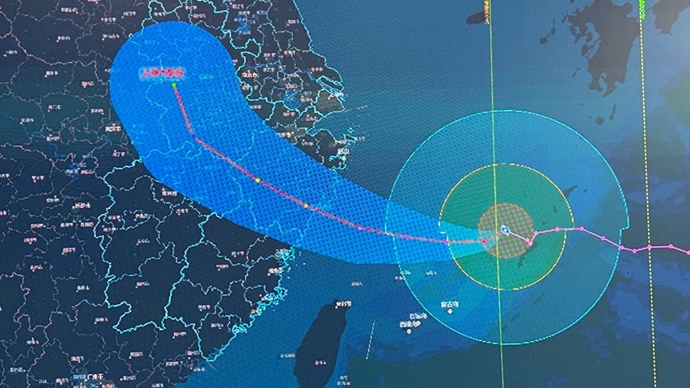 台风“白海豚”影响期间，上海风长雨强，不排除龙卷可能