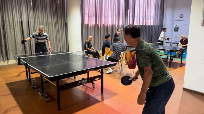 乒乓球室热气逼人，球友直呼“蒸桑拿”丨夏令热线