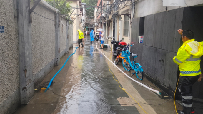 上海迎战台风第一线：日以继夜，快速处置！让水退路通，居民生活安全有序