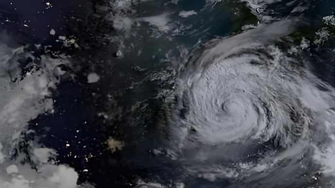 8月10日，上海两大机场近四成进出港航班调减取消