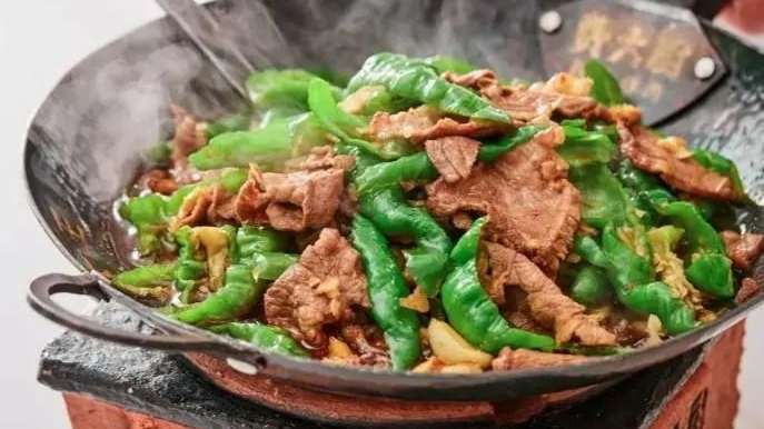 费大厨，撤下“全国小炒肉大王”称号，8月底完成所有门店宣传标语调整