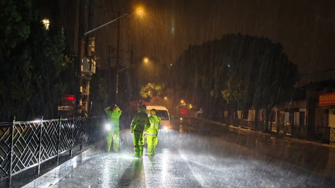 两通宵风雨抢修，金山山阳线凌晨顺利复电