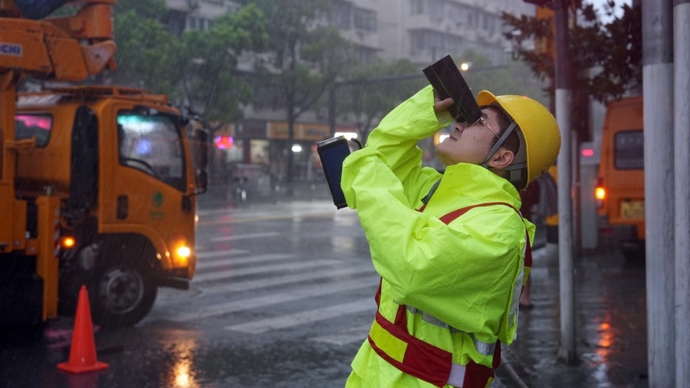 迎战台风 “白海豚”，他们是风雨里的城市守护人