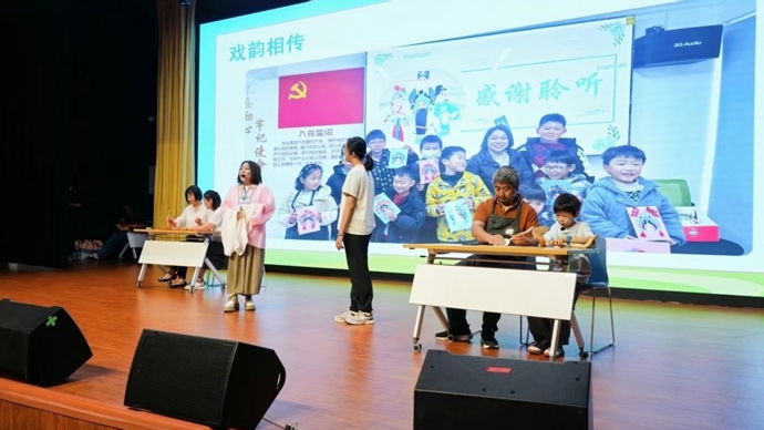 浦东东明举行社区文明开放麦活动，把居民身边事搬上舞台