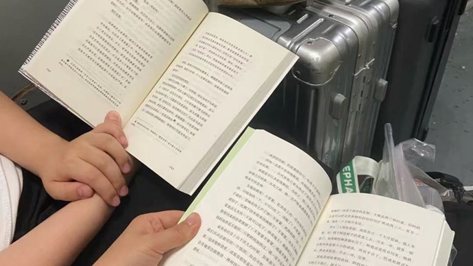 21个小时，广西出版人坐通宵列车辗转抵沪！为书香盛宴准时开席，他们都拼了