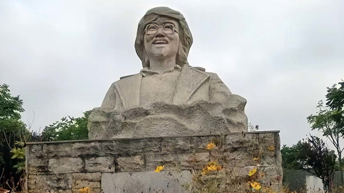 谢冕：永远活在我们心中的海子