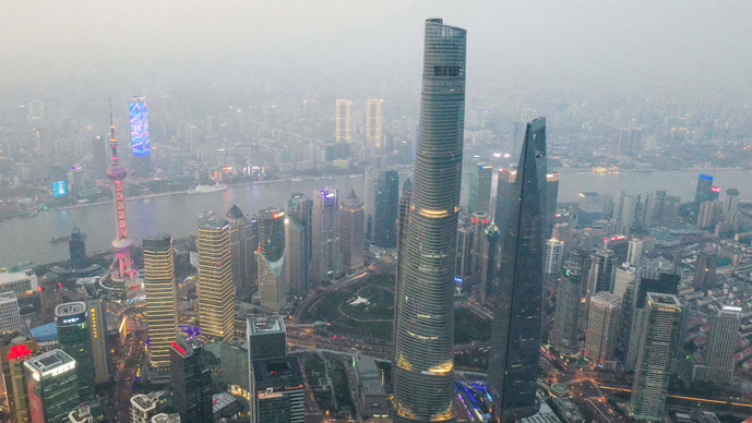 台风中摆动的上海中心大厦阻尼器，当年是如何研制成功的？