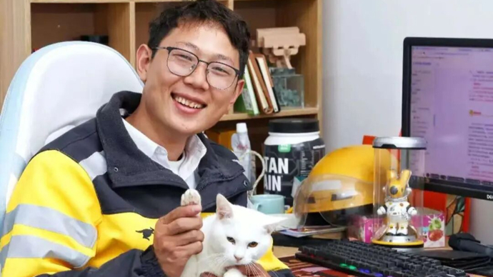 跳桥救人的外卖小哥彭清林，又救回了一条命！