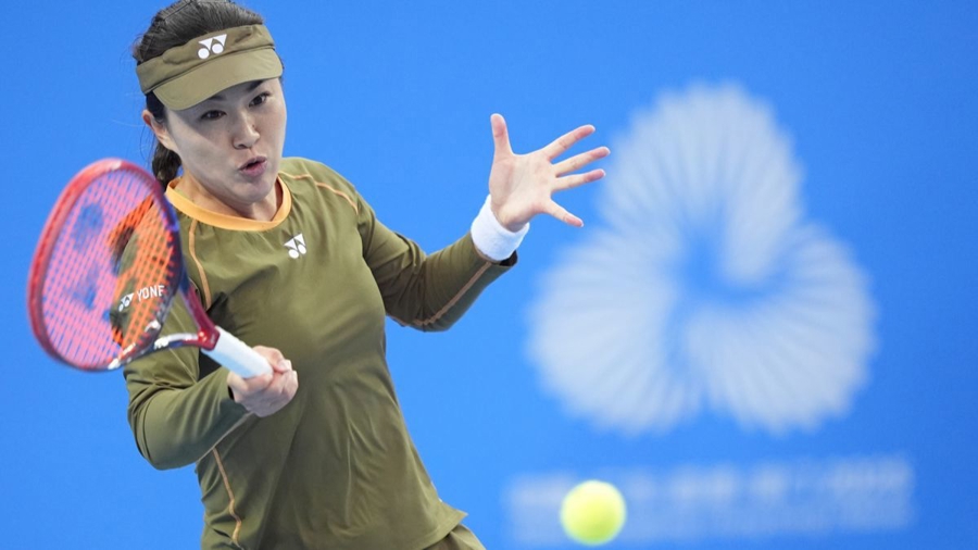 组图：全运网球-王欣瑜0-2朱琳无缘决赛 摊手略显无奈_全国运动会网球女子单打半决赛 朱琳 王欣瑜