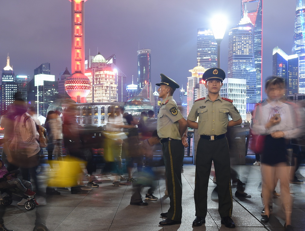 国庆:令人震撼的上海街头,令人震撼的上海武警