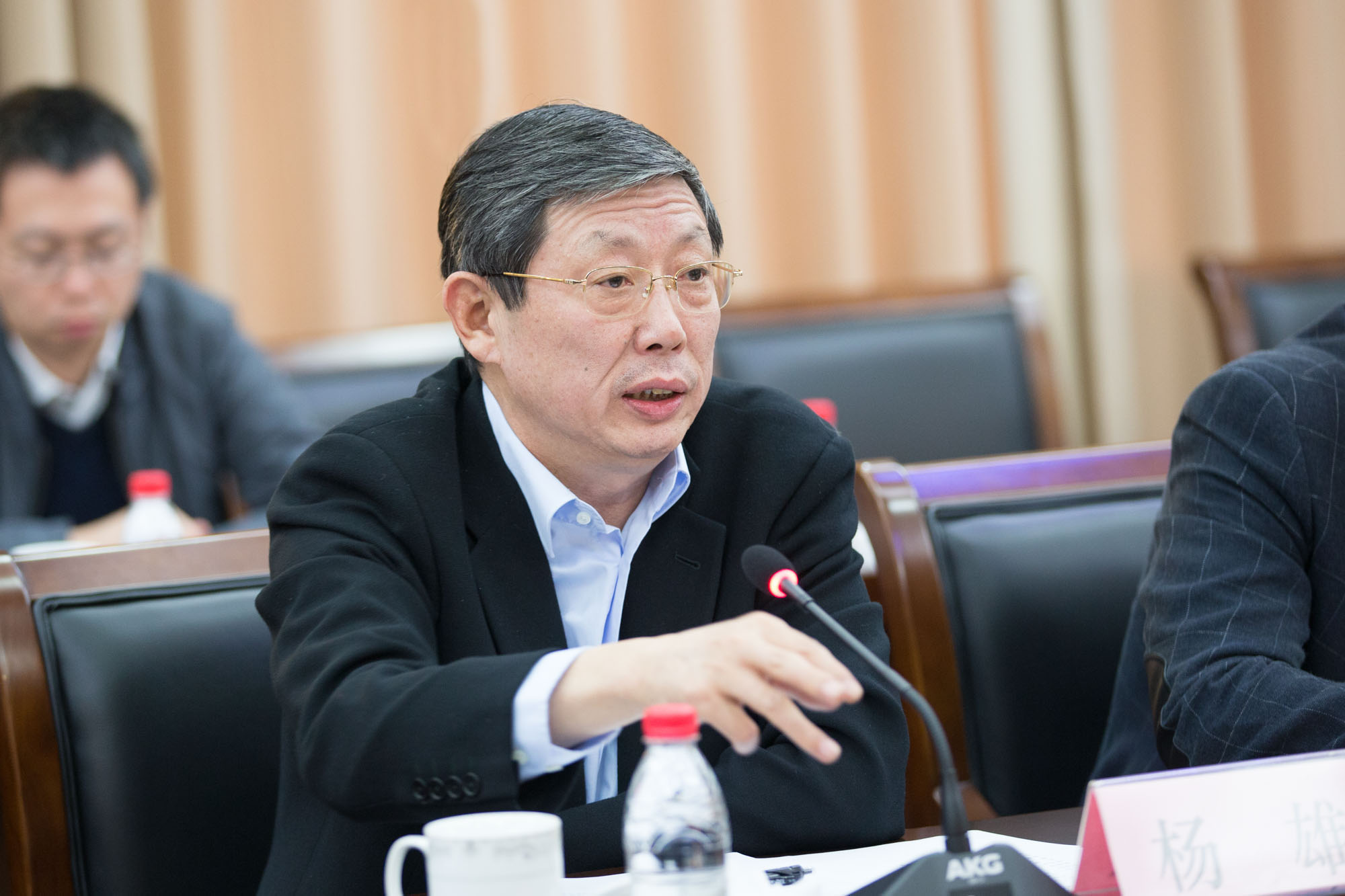 杨雄调研崇明:生态岛建设要为上海当好排头兵先行者发挥示范引领作用