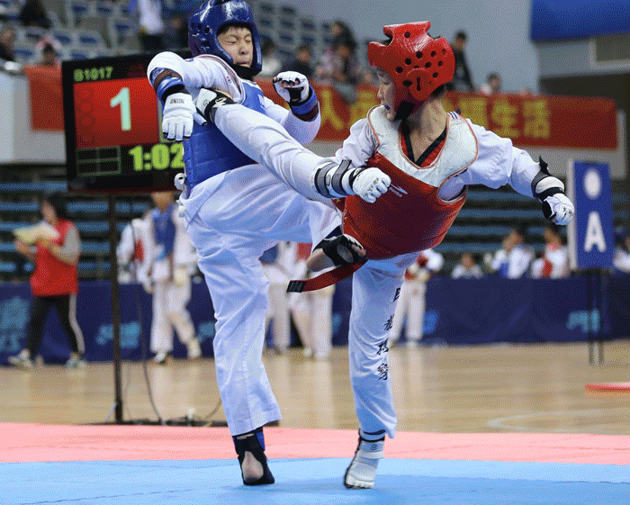 上海跆拳道公开赛开打,孩子的一个后旋踢很有水平