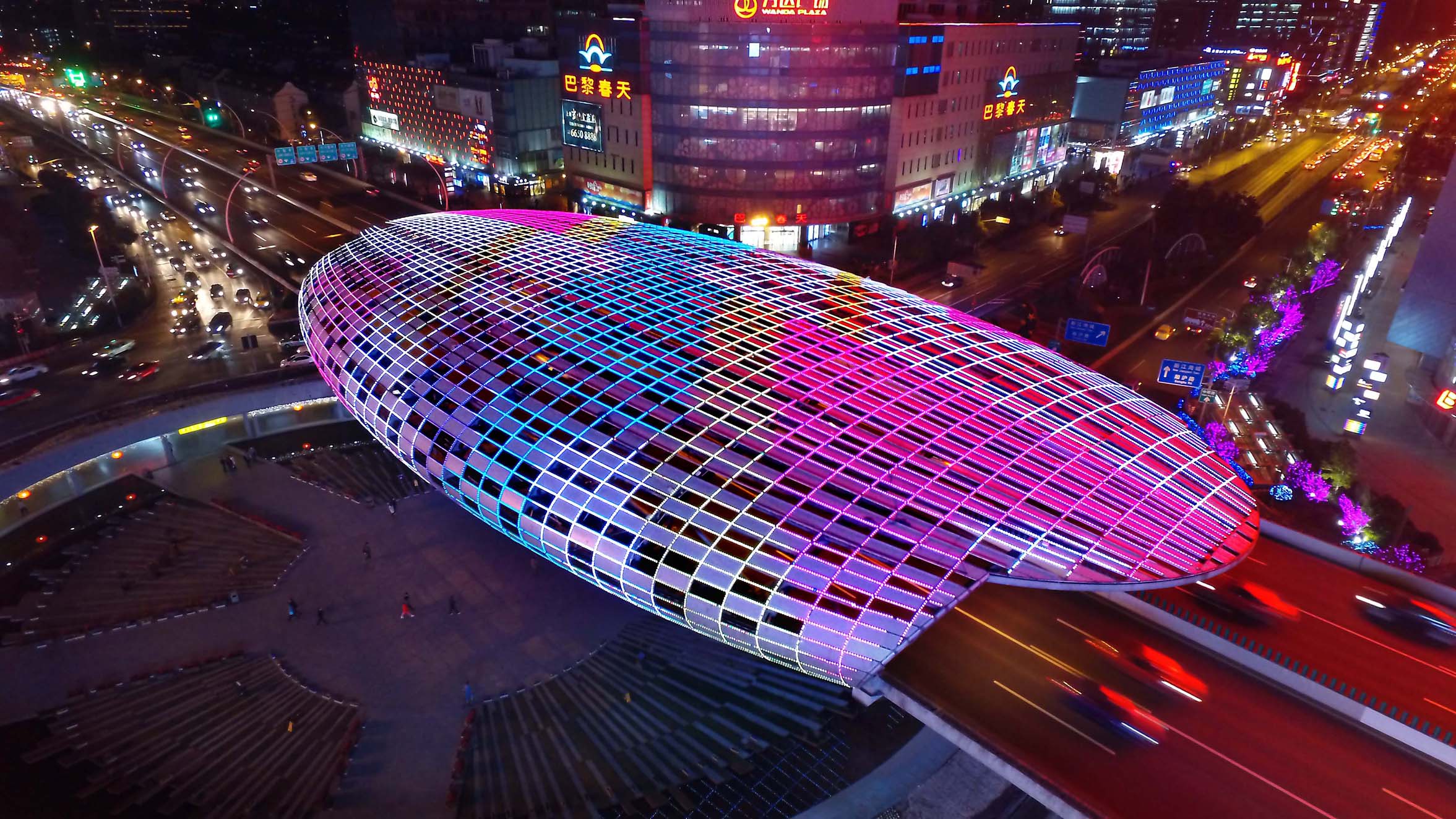 流光溢彩,极具科幻感的五角场巨蛋  摄影:蒋迪雯(编辑邮箱:shguancha