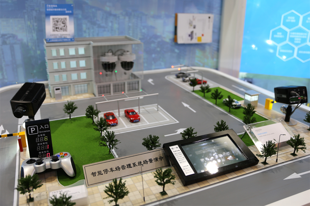 上海仪电的智能停车场管理系统模拟沙盘.