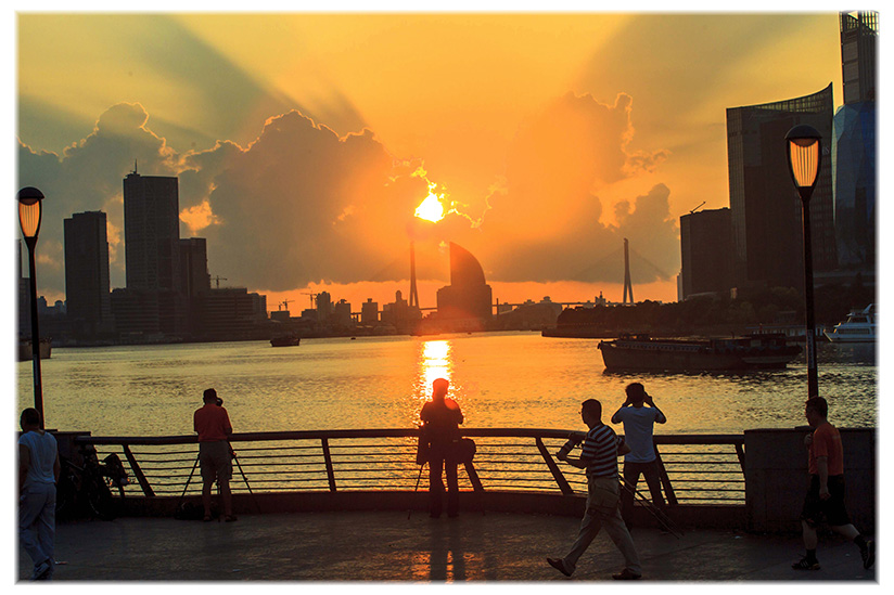 我能想到最浪漫的事,是和你一起迎接上海的朝阳