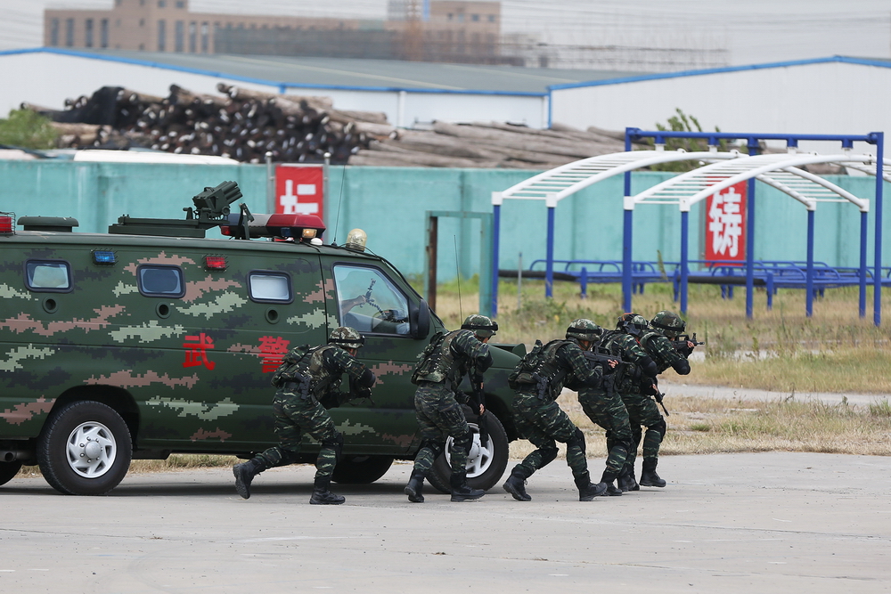 沙场点兵上海举行近年来规模最大反恐演练