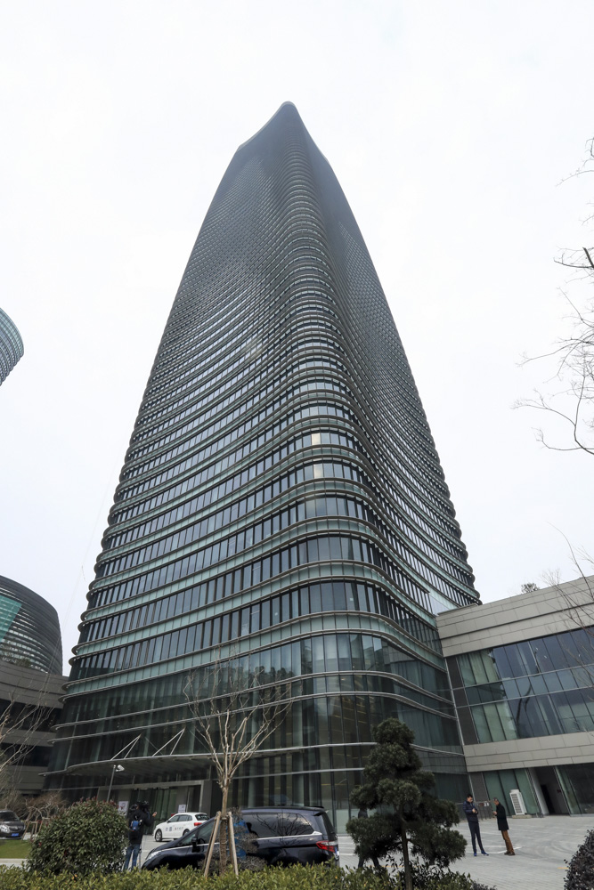 "浦西第一高楼"北外滩白玉兰广场竣工