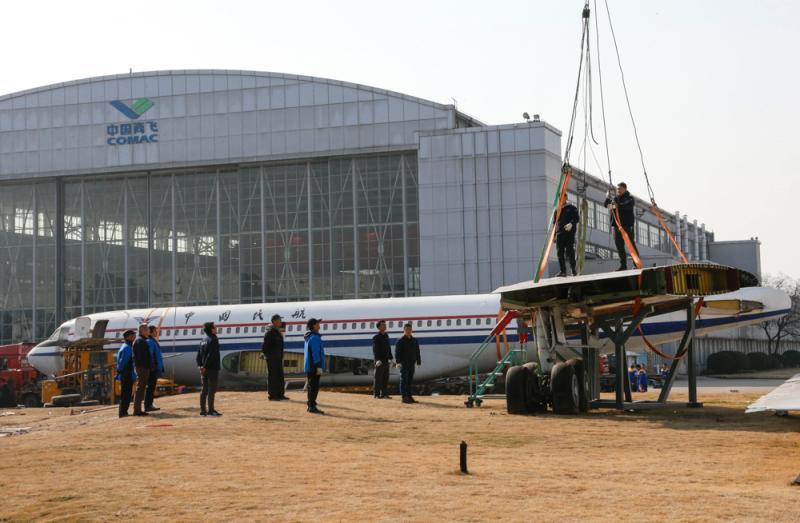 "运-10"昨晚搬家,它是中国大飞机的前世