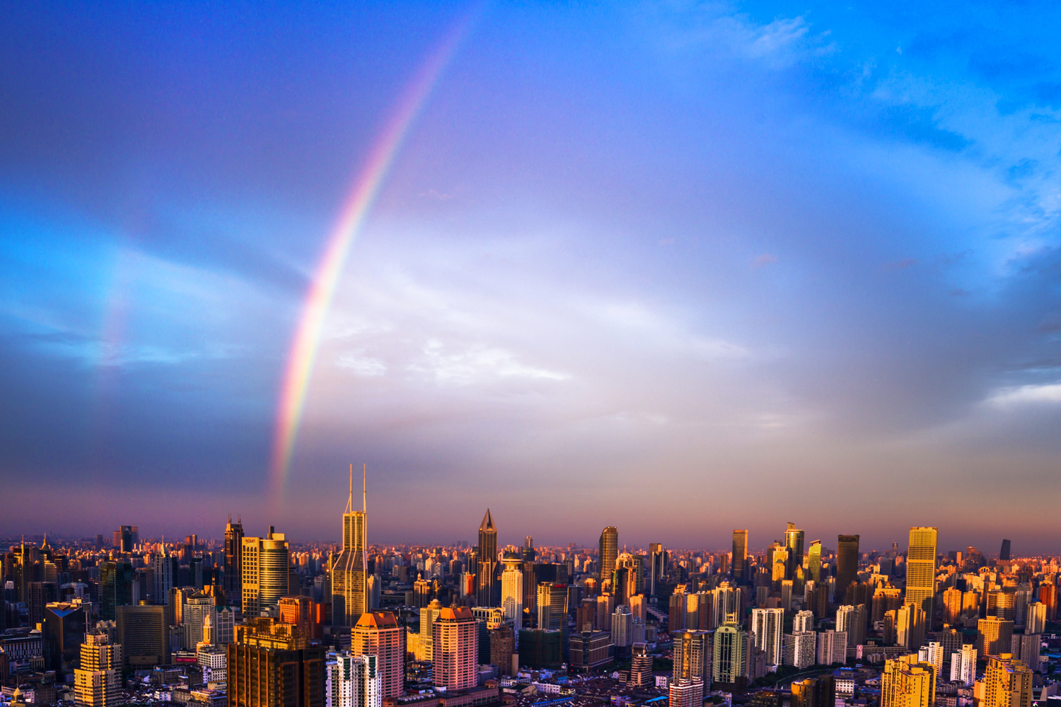 今天的这道彩虹,能带我们"出梅"吗