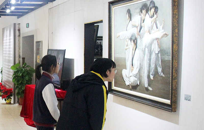 在高中课堂跟着大咖学油画,格致中学向高校伸