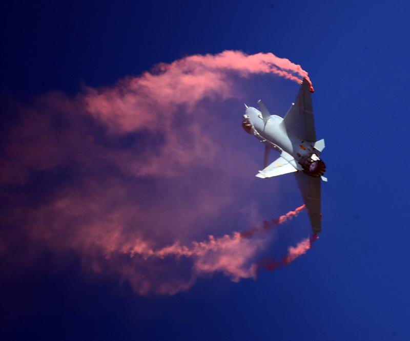 高清组图细看歼10b首秀落叶飘