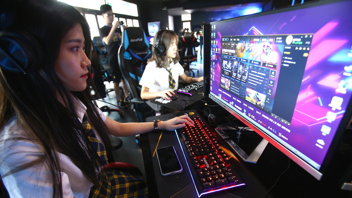 二代网瘾少年,上海实施电竞运动员注册制,必