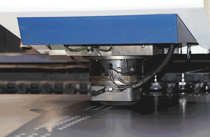 这间上海g60科创走廊旁的超级工厂每天跑出二十只铁甲巨兽