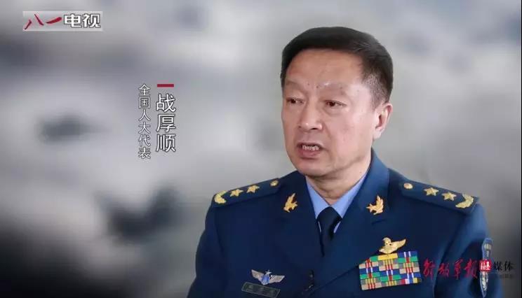 西部战区空军司令员战厚顺接受采访.