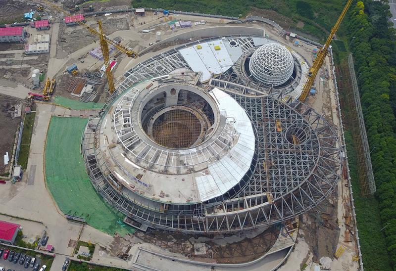 全球最大天文馆的主体钢结构竣工,三体建筑在
