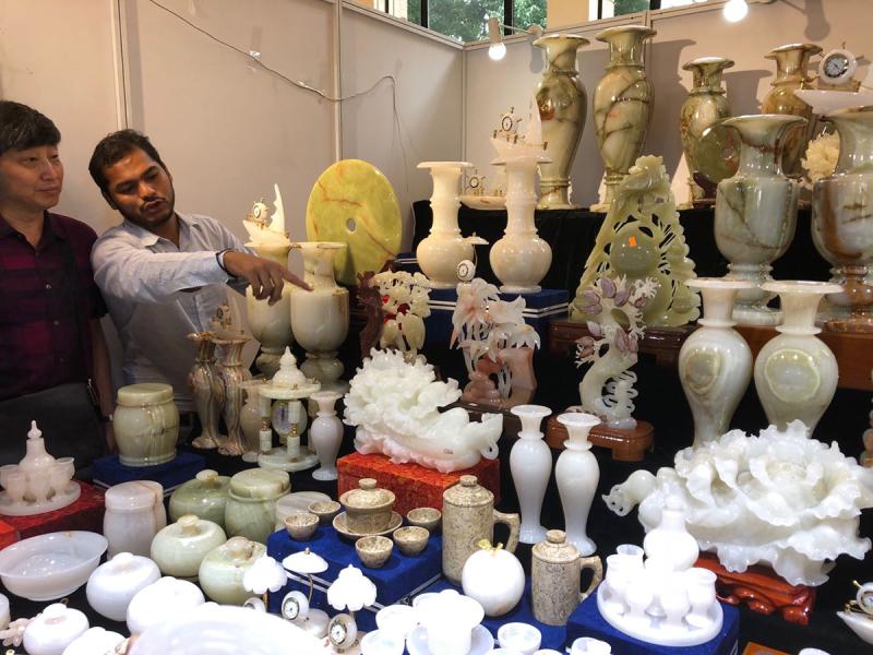 足不出沪体验五洲风情,市民在2018一带一路